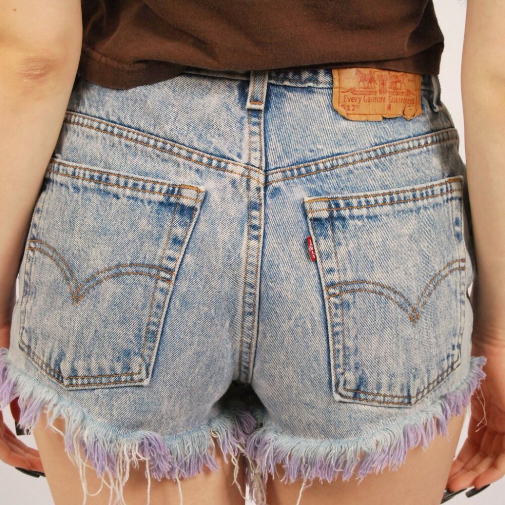90s Distressed Denim Shorts Levis (9) stone wash vintage women cutoff high waist - Picture 8 of 9